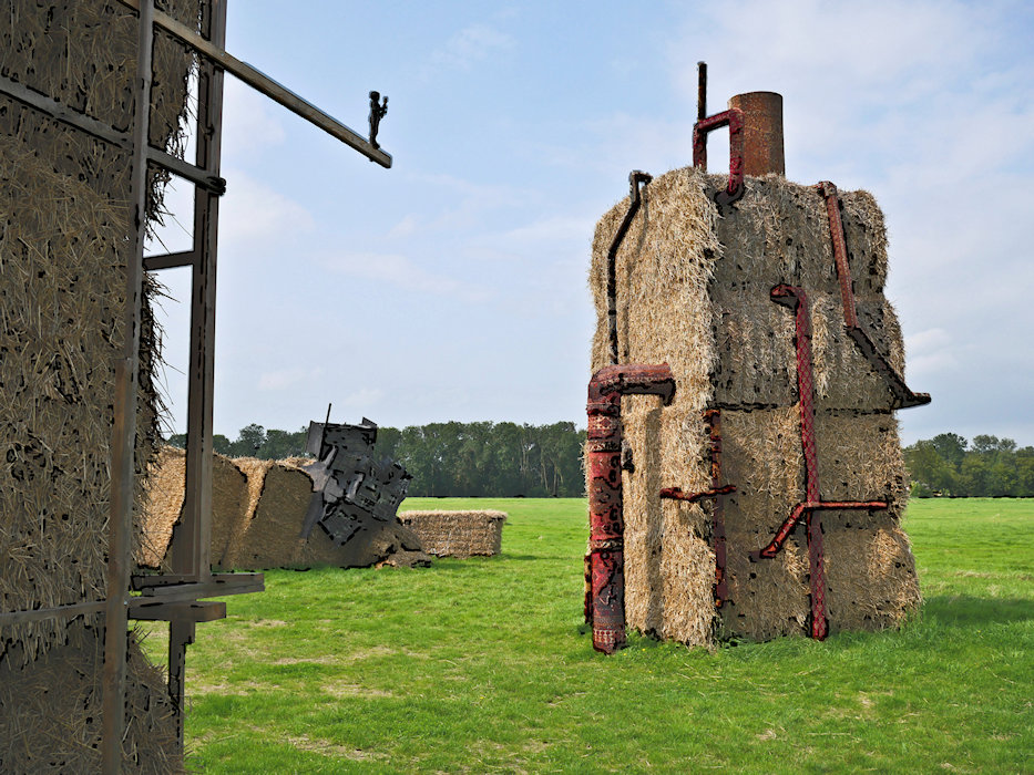 art on the former island of schokland 2021 - dichter op het water - hooibalenstad 1 art