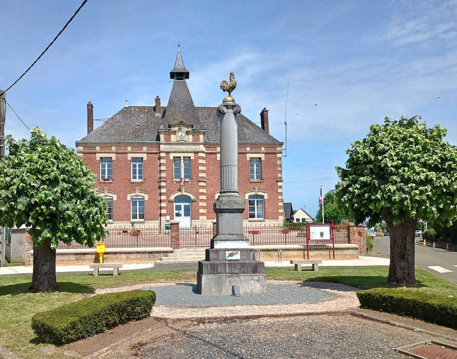 Marie and memorial in Caumont