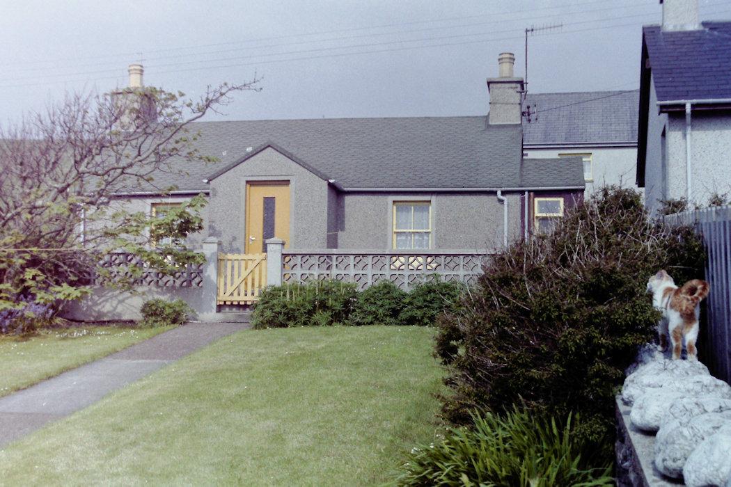 shetland 1989 - our holiday cottage at hoswick