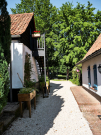 babs-cottage-preures-4-side-view