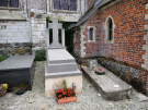 circuit-hucqueliers-preures-17 graves at front side of church