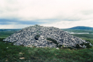 hebrides 1980 north-uist; cairn at langass