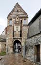 st valery sur somme - medieval town - old drawbridge gate