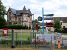 voie-verte-bellou-sur-huisne-to-conde-sur-huisne-17-sncf-platform-with-old-house-at-conde-sur-huisne